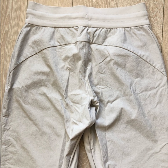 Athleta Headlands Hybrid Trek Jogger in Birch Gray Women’s Size 2/P - Picture 13 of 15